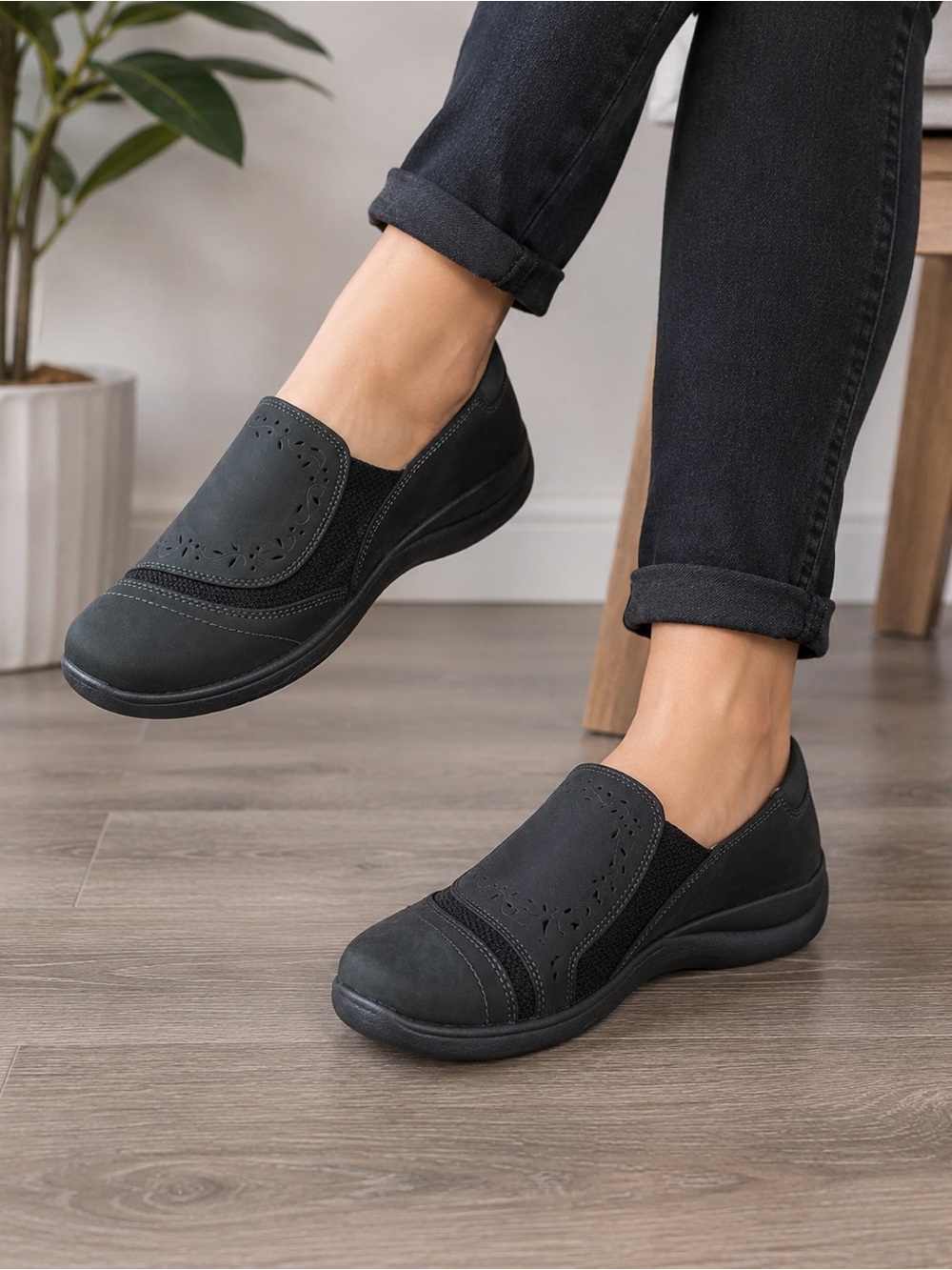 Aravon by New Balance Women’s 7D Black Leather Slip On Comfort Shoes Stridarc